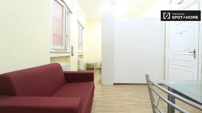 Dnevna soba; drveni pod, prirodno svjetlo