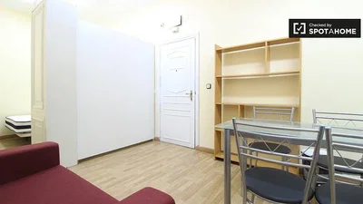 Dnevna soba; drveni pod, prirodno svjetlo