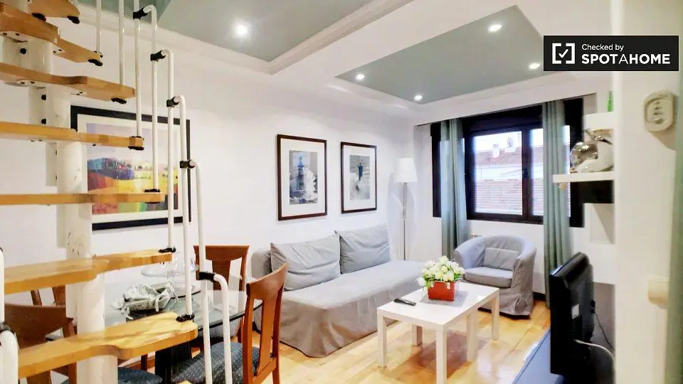 Wohnzimmer; tageslicht, moderner stil