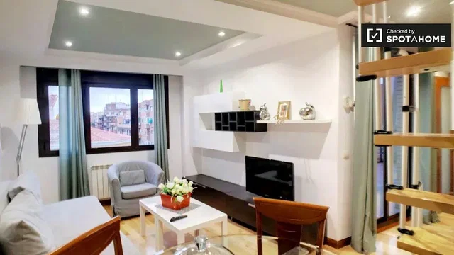 Wohnzimmer; blick, tageslicht, moderner stil