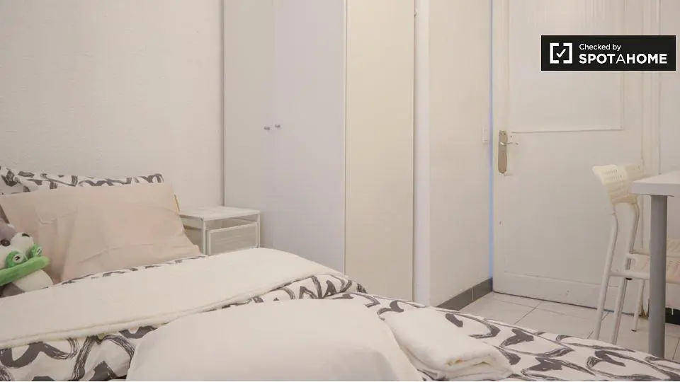 غرفة نوم; ضوء طبيعي