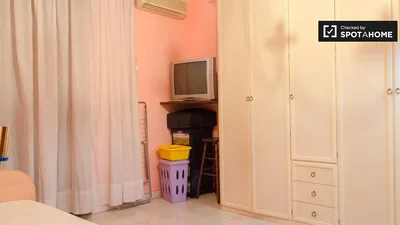 Chambre; parquet, lumière naturelle