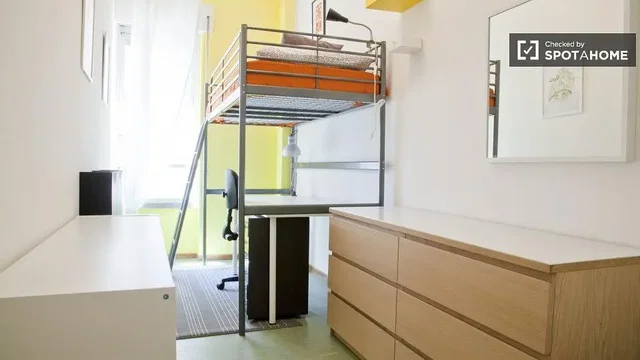 Schlafzimmer; tageslicht, holzboden