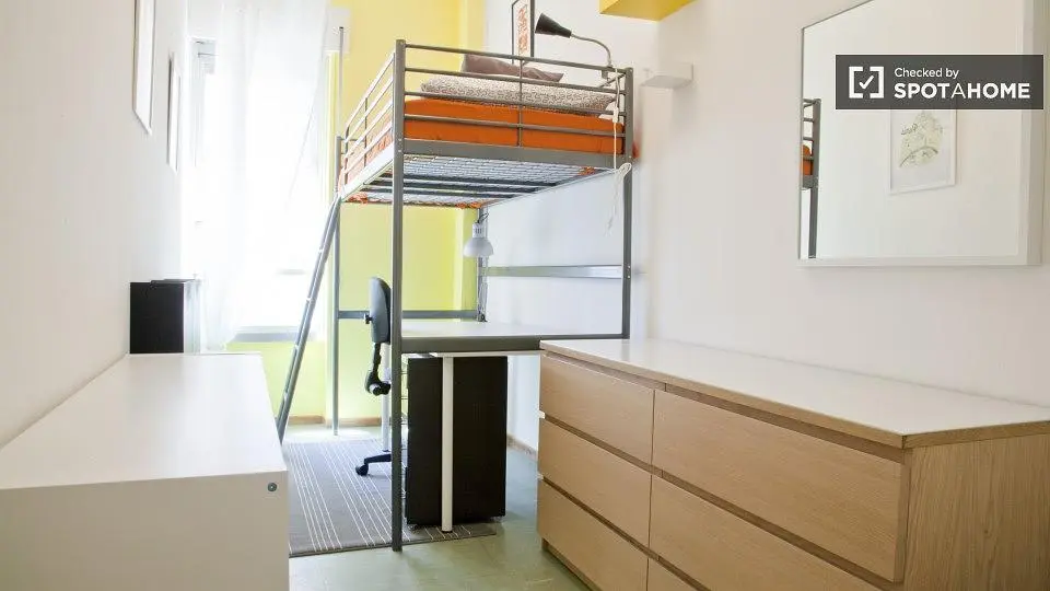 Schlafzimmer; tageslicht, holzboden