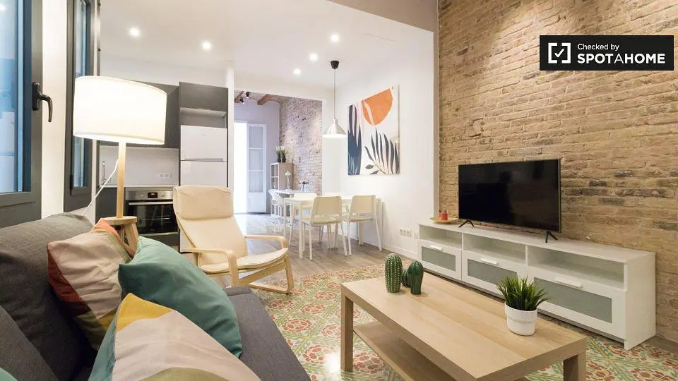 Wohnzimmer; tageslicht, moderner stil, holzboden