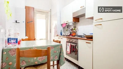 Küche; küchengeräte, tageslicht, renovierungsbedürftig