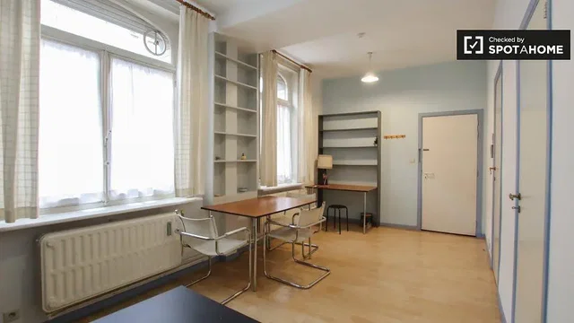 Kinderzimmer; tageslicht, holzboden
