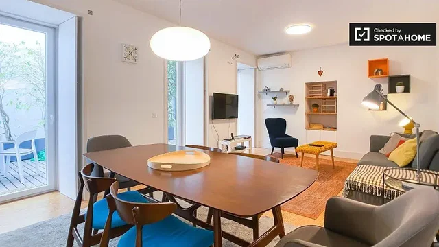 Salon; lumière naturelle, style moderne, parquet