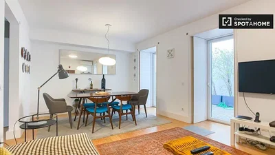 Salon; lumière naturelle, parquet, style moderne