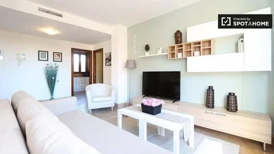 Soggiorno; luce naturale, stile moderno, pavimento in legno
