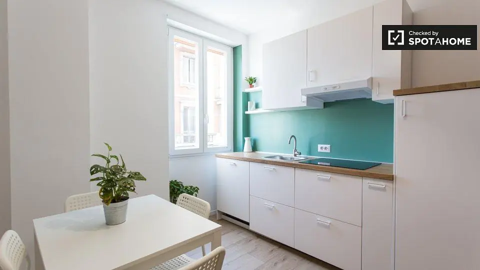 Küche; küchengeräte, tageslicht, moderner stil