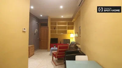 غرفة معيشة; ضوء طبيعي, أرضية من البلاط