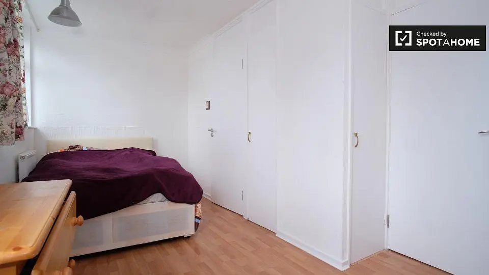 Chambre; parquet, lumière naturelle
