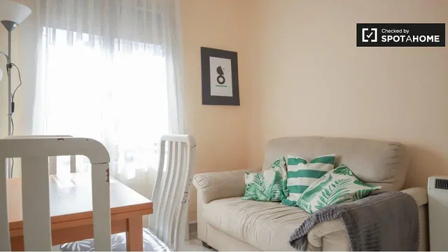 Wohnzimmer; tageslicht, moderner stil