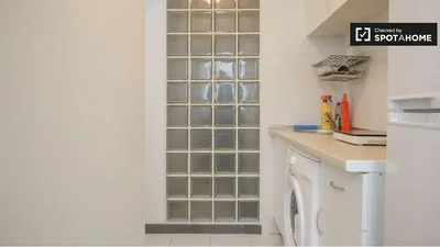 Küche; küchengeräte, fliesenboden, tageslicht