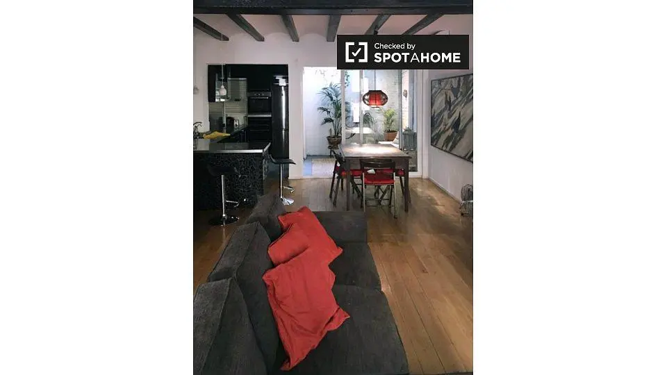 Wohnzimmer; holzboden, tageslicht, moderner stil