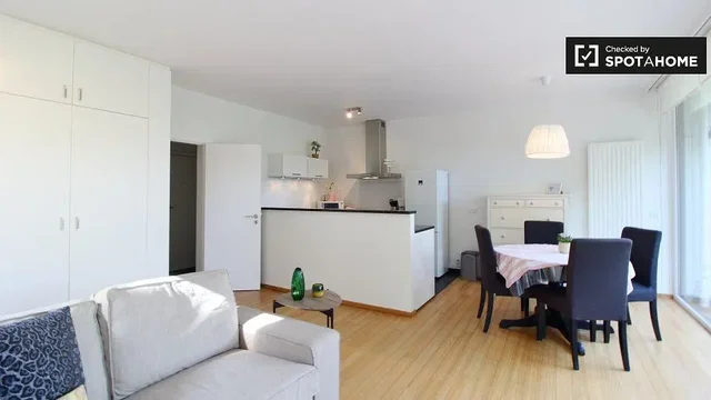Wohnzimmer; tageslicht, holzboden, moderner stil