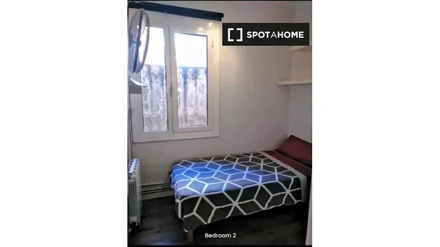 Chambre; lumière naturelle, parquet