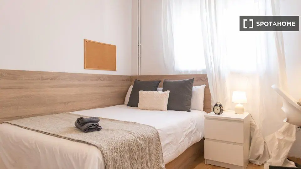 Schlafzimmer; tageslicht, moderner stil