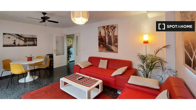 Salon; style moderne, lumière naturelle, parquet