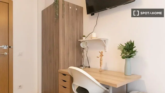 Bedroom; wood floor, natural light, modern style