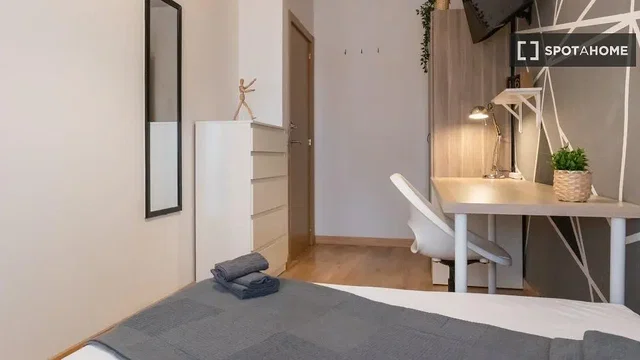 Bedroom; natural light, modern style
