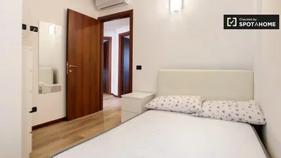 Schlafzimmer; holzboden, tageslicht