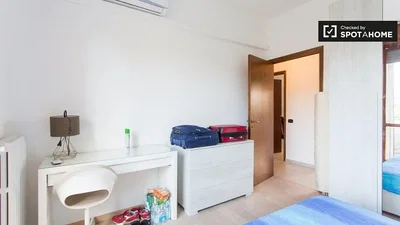 Schlafzimmer; tageslicht, holzboden
