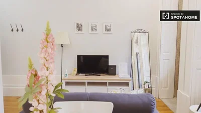 Wohnzimmer; tageslicht, holzboden