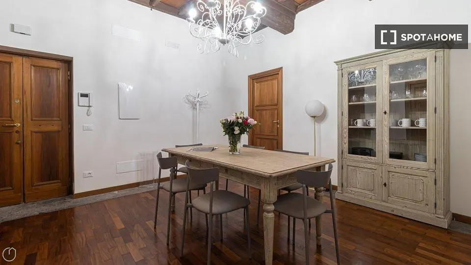 Soggiorno; pavimento in legno, luce naturale