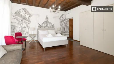 Camera da letto; travi in legno, pavimento in legno, luce naturale