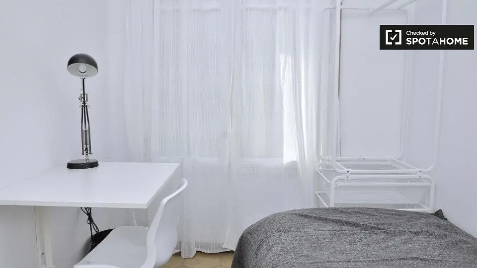 Camera da letto; luce naturale, stile moderno