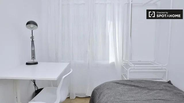 Spálňa; prirodzené svetlo, moderný štýl