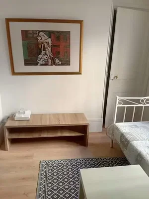 Camera da letto; pavimento in legno, luce naturale