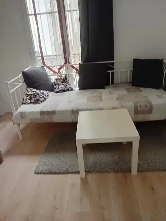Soggiorno; pavimento in legno, luce naturale