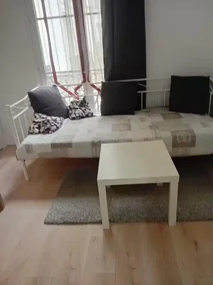 Soggiorno; pavimento in legno, luce naturale