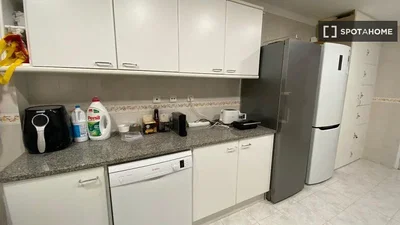 Кухиња; кухињски апарати, плочице, потребна реновација