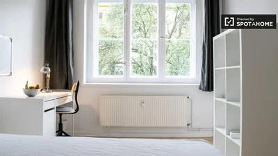 Chambre; lumière naturelle, parquet