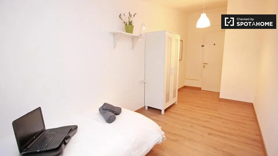 Chambre; parquet, lumière naturelle