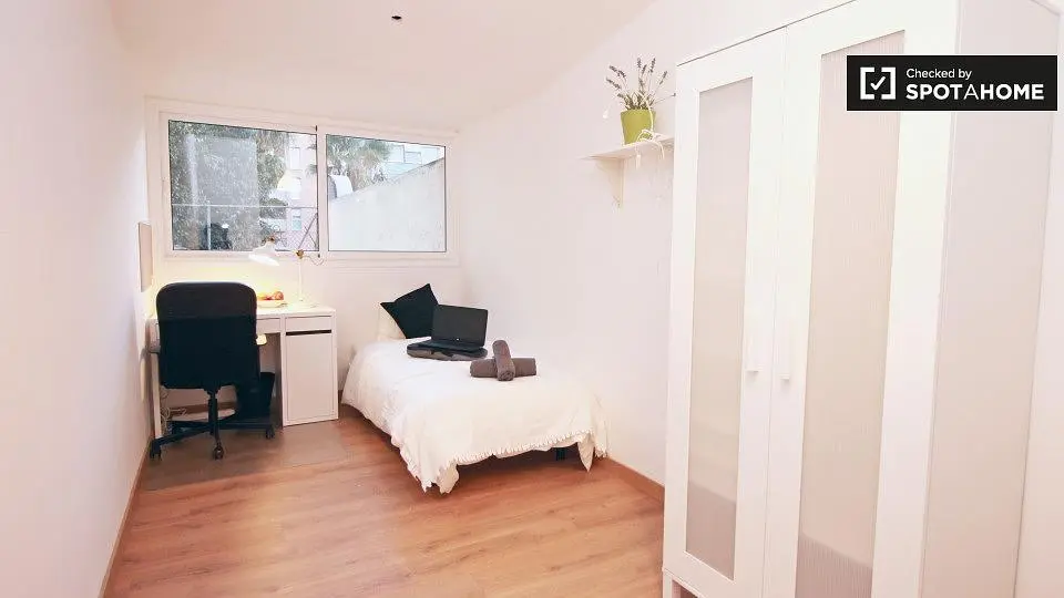 Chambre; parquet, lumière naturelle