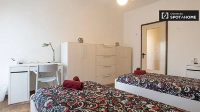 Schlafzimmer; holzboden, tageslicht