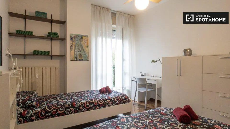 Schlafzimmer; tageslicht, holzboden