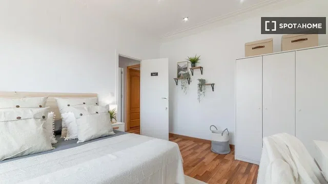 Chambre; parquet, lumière naturelle