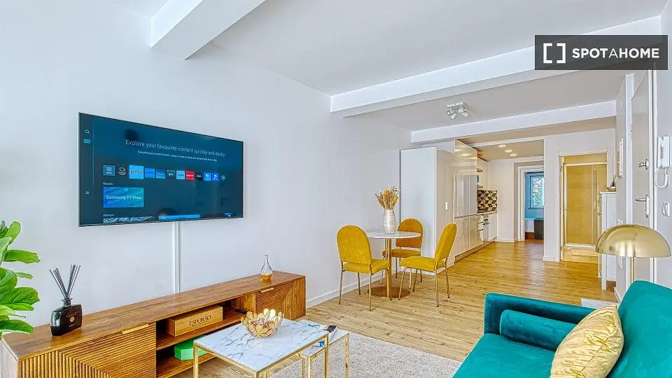 Living room; wood floor, natural light, modern style