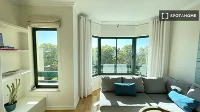 Sala de estar; vista, chão de madeira, luz natural