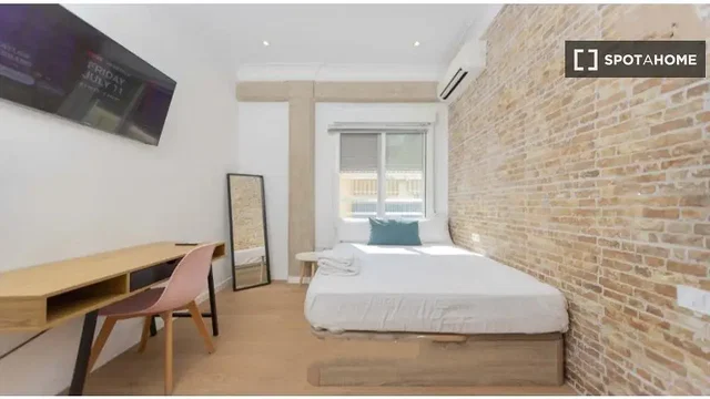 Bedroom; natural light, modern style