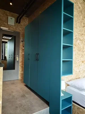 Schlafzimmer; holzbalken, fliesenboden, tageslicht