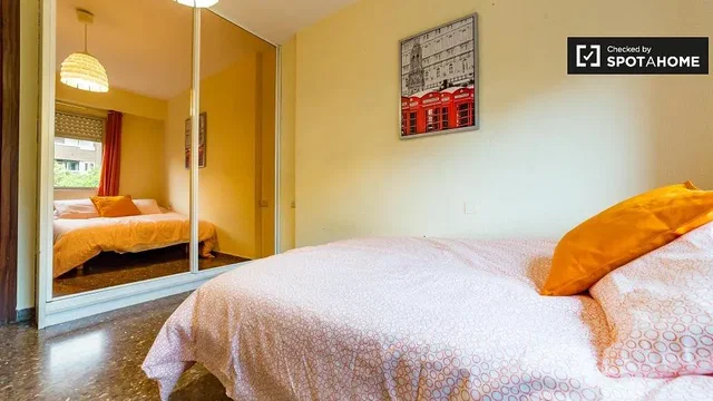 Bedroom; natural light, modern style