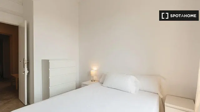Bedroom; natural light, modern style