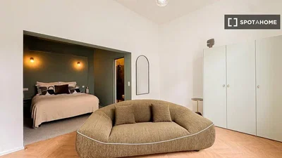 Wohnzimmer; holzboden, tageslicht
